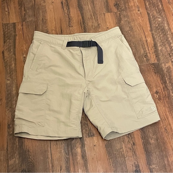 The North Face Cargo Shorts - Picture 1 of 8